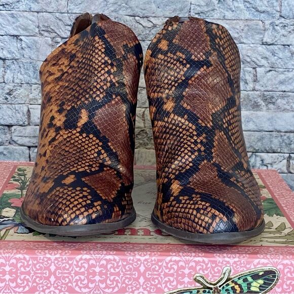 SO Faux Leather Ankle Boots Snakeskin Print Style Barb Womens Size 10 - Picture 4 of 8